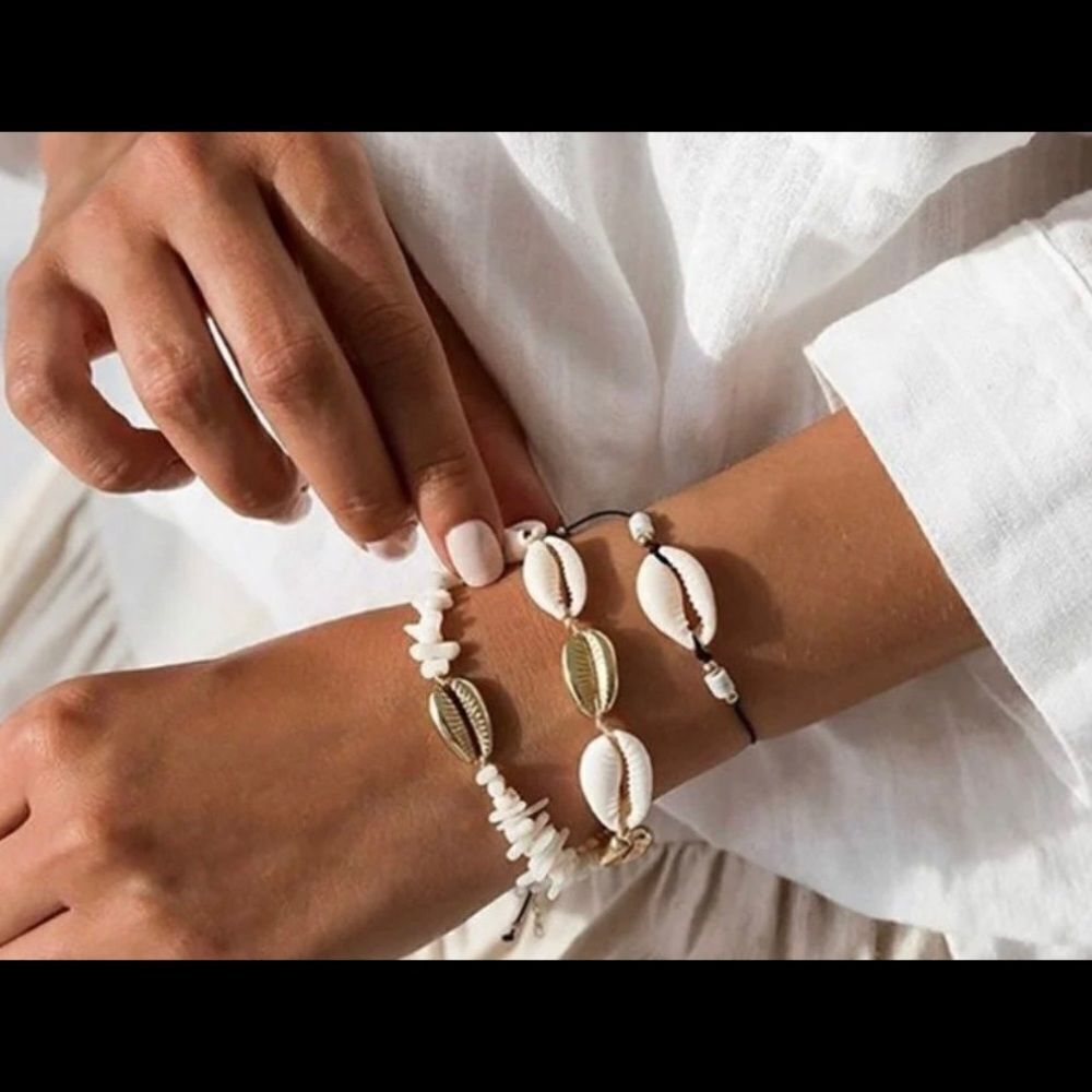 White and gold natural puka shell bracelet set, 3ct, beach - Picture 1 of 3